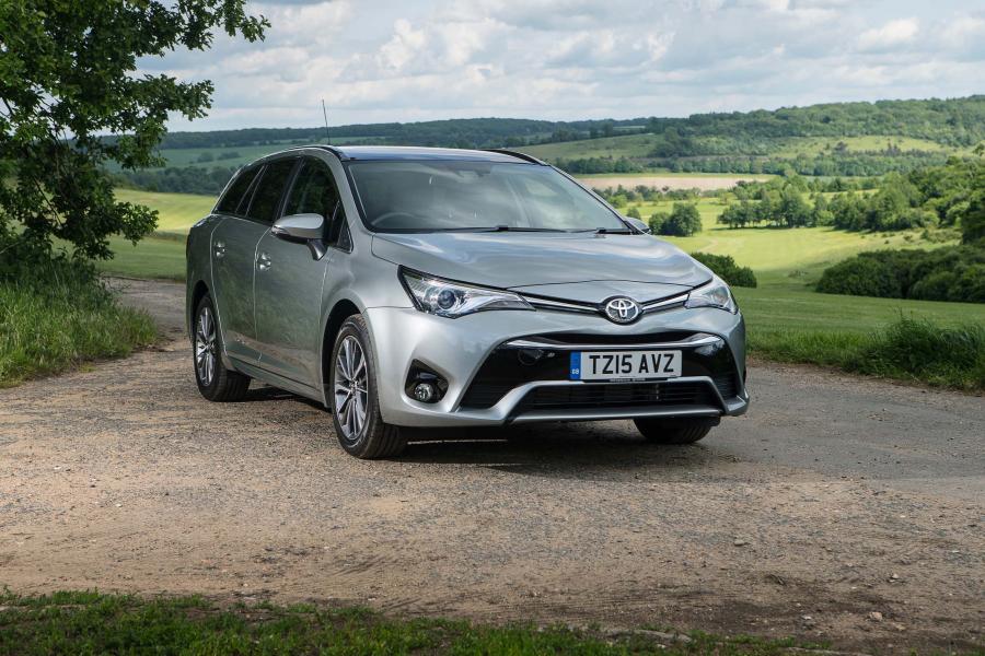  Toyota Avensis Touring Sports 2015 года  (UK) (фото 19 из 24)